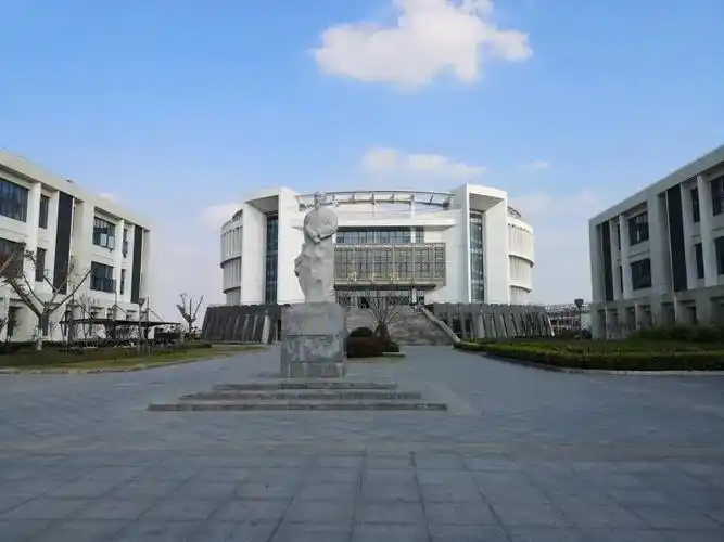 杏林之约,最美的诗歌献给你_南通大学杏林学院_零二七艺考