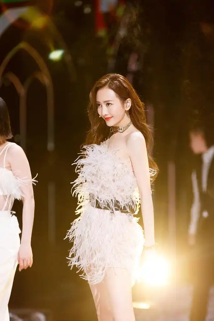 查看更多高清图片2021年3月18日讯,《乘风破浪的姐姐2》王鸥四公舞台