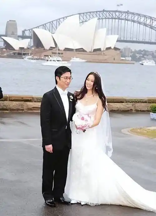 徐子淇:为嫁豪门从娘胎开始计划,生孩子公公奖10亿_李兆基_婚礼_李家