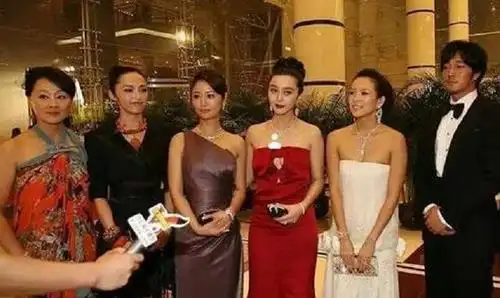 林心如点赞范爷杂志大片,昔日新人紫薇金锁经历巨变,情谊依在_范冰冰