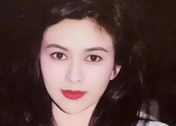 8月7日,关之琳参加演唱会的照片曝光,引发了外界的热议.