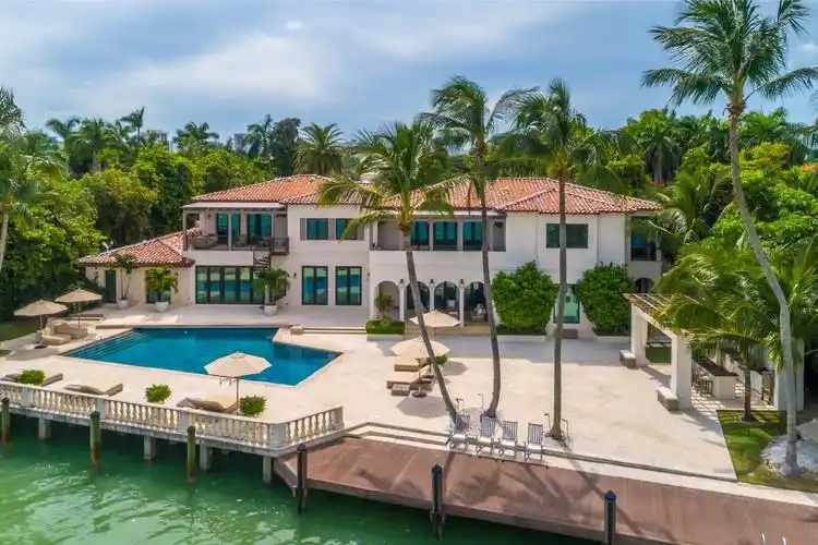 韦德的一处海景别墅降价两次卖不出去这栋豪宅的挂牌价从2019年9月的