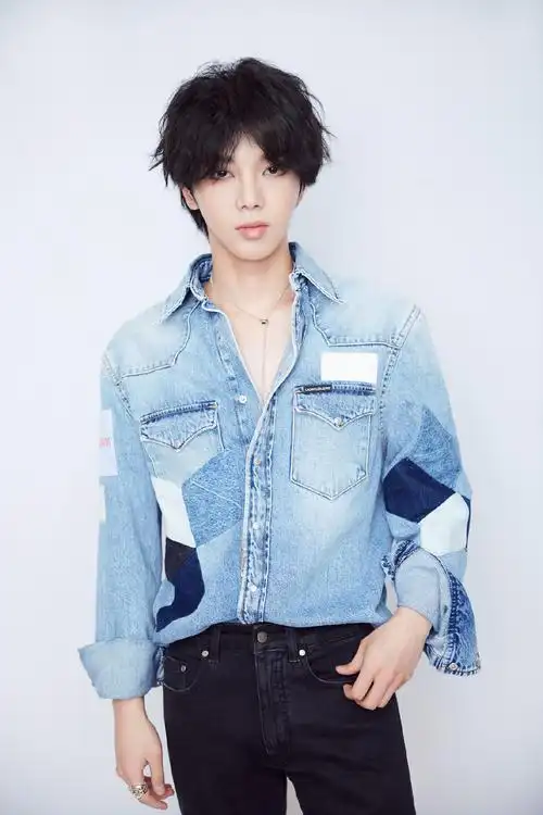 华晨宇干净帅气写真图片