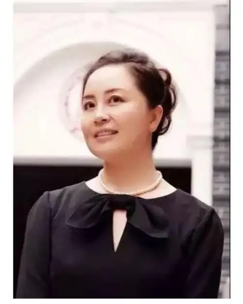 清澜山学校董事,校长辛颖董事,校长辛颖女士,毕业于北大,现任清华附中