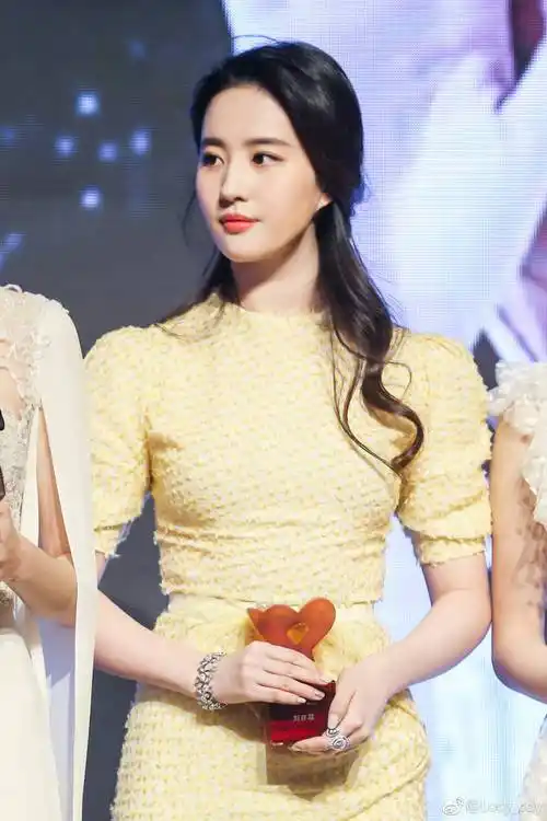 刘亦菲2017cosmo时尚美丽盛典