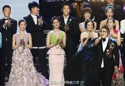 刘诗诗和刘亦菲同框时尚芭莎慈善夜 与杨幂三人被称为仙剑三美