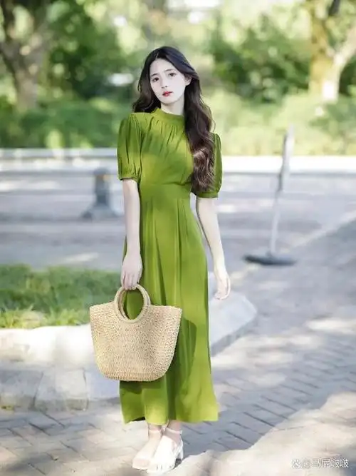 今年最流行一种显白穿法绿色系穿搭既显白又有青春活力