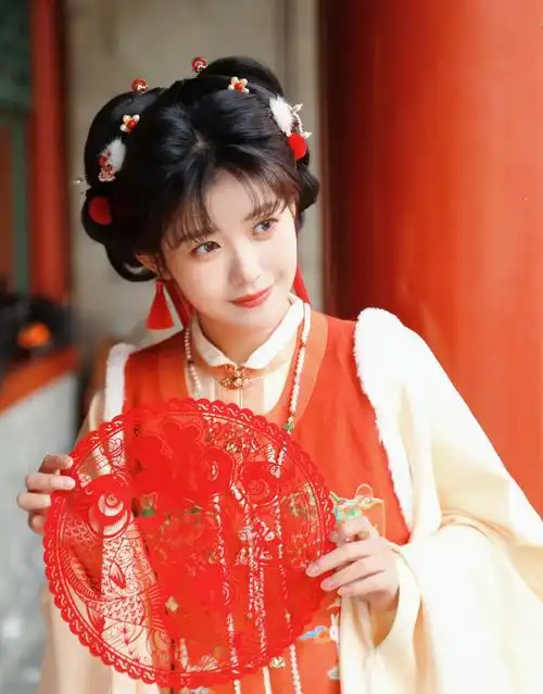 赖美云古风写真,手提兔儿灯游园,娇俏甜美,灵动可爱!_高清图集_新浪网