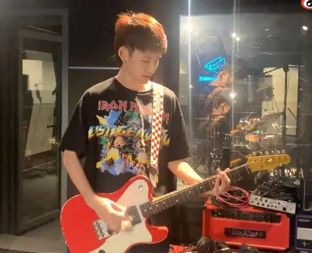 星期一的惊喜往往来得很突然,小鬼王琳凯上线营业又跑掉的速度让人措