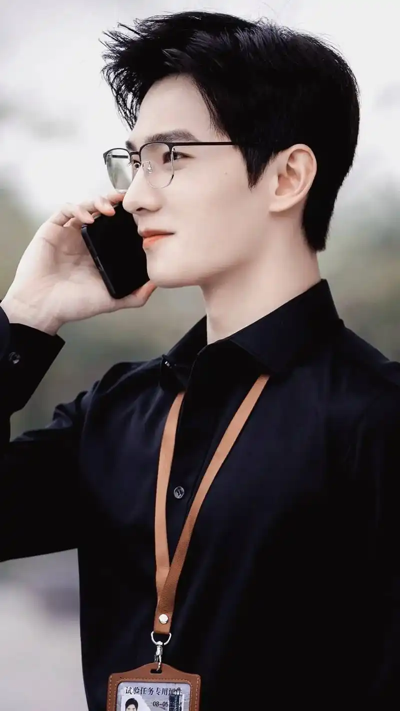 杨洋的喉结真的好好看.好man哦!爱了爱了 - 抖音