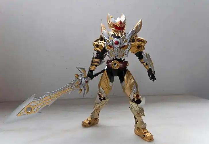 初代铠甲勇士的最终形态焕发出了一个新的生命,整体的霸气和帅气度,都