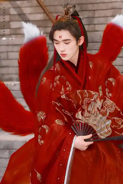 宋亚轩巴黎卡诗大中华区品牌形象代言人##宋亚轩第二次报告要军训