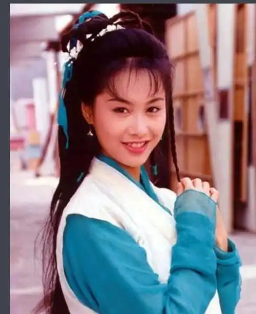 52岁朱茵:脸部圆润了一圈,「惊为天人」的紫霞仙子终究成为过去式