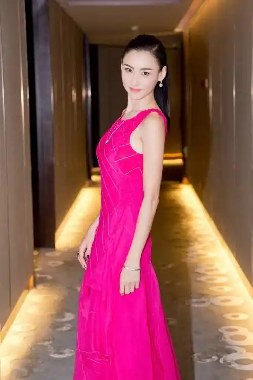 40岁张柏芝,颜值耐打身材有料,依然让人无比心动!