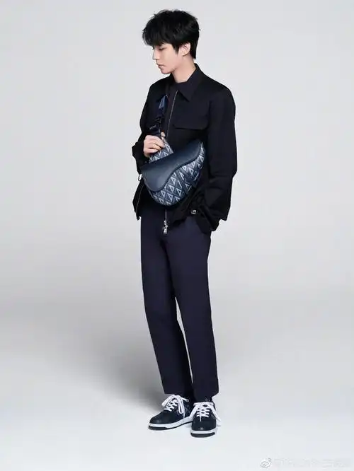 王俊凯向往的生活比耶好乖呀还是那么帅期待一波向往的生活