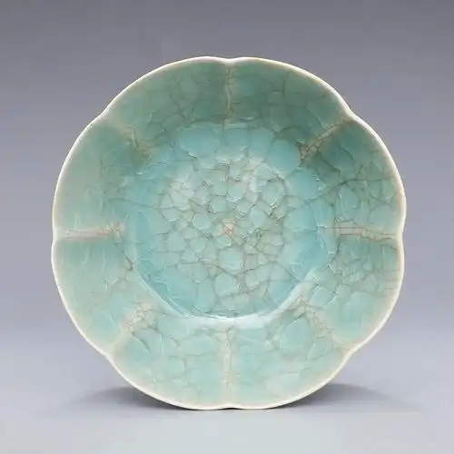 汝窑 蝉翼纹瓜棱棱口茶碗