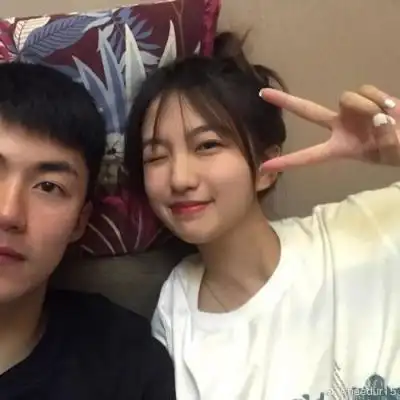 两个人真实情侣真人照片恩爱