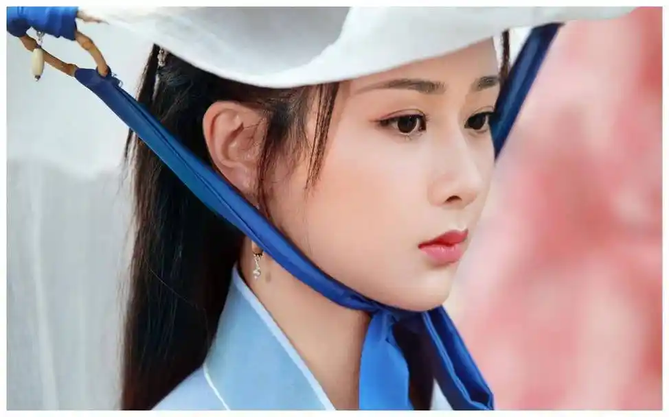 明星素颜pk:刘亦菲王一博不上镜杨紫有萌感,赵丽颖肖战像25岁!