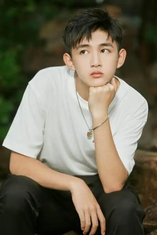 在娱乐圈里,那些高个子的明星都太多了,林更新,胡一天等等,大长腿数都