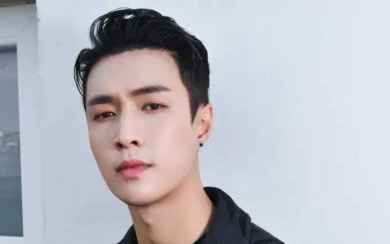 张艺兴巴黎写真帅气图片桌面壁纸