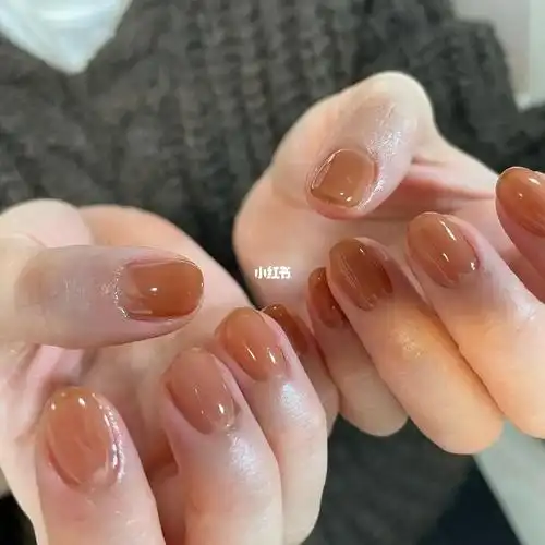 穿戴美甲·秋天做这种颜色真的温柔