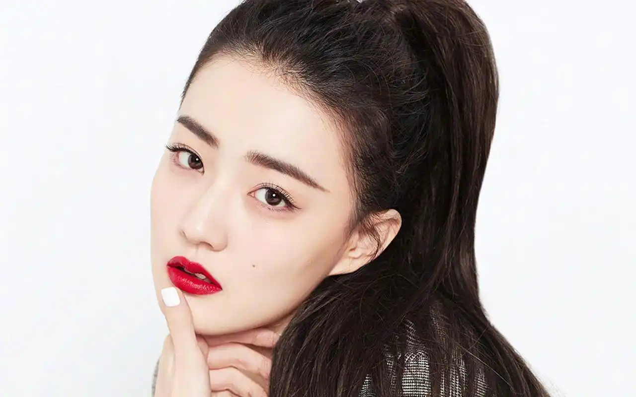 徐璐烈焰红唇时尚写真图片桌面壁纸高清大图预览1920x1200_大陆明星