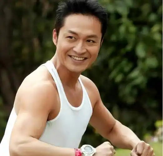 近日,有网友在网上分享了几张马景涛参加婚礼的照片,照片中,马景涛身