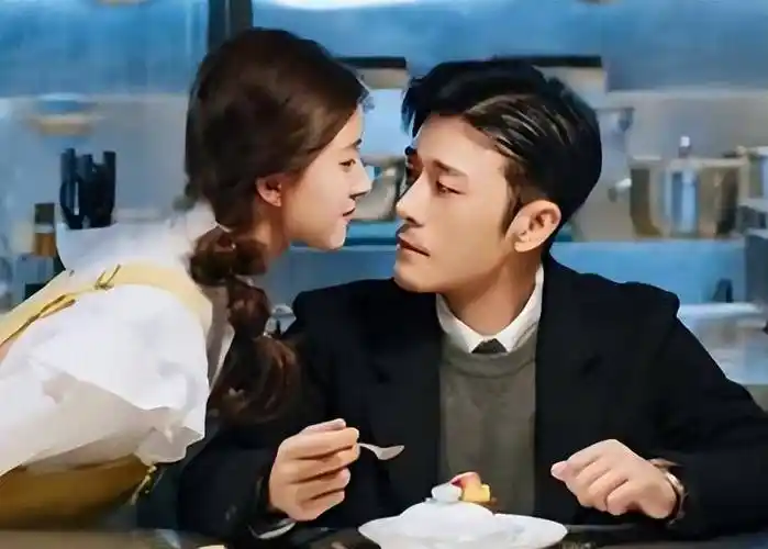 人红是非多,随着他的人气越来越高,围绕他的家庭背景和与李沁的感情