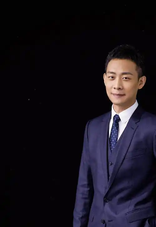 张译:7岁救了全家人,守候植物人初恋10年,妻子二婚带娃还丁克_郭娜