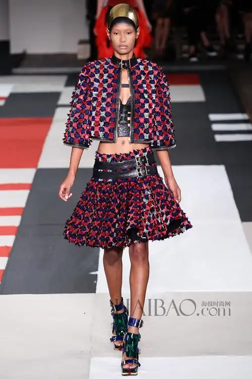 亚历山大·麦昆 (alexander mcqueen) 2014春夏女装秀,海报时尚网带你