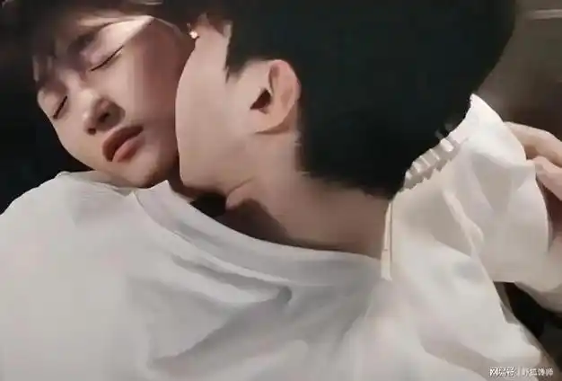 关晓彤初次上演床戏,和范丞丞摸脸亲吻,这尺度鹿晗正提刀赶来!