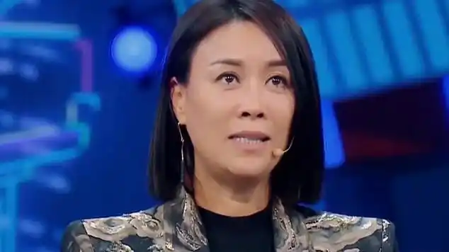 56岁那英纯素颜近照曝光,眼神明亮有神,皮肤红润状态超好|娱乐爆料