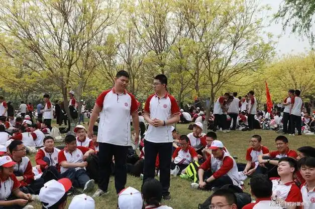 河北石家庄精英中学2000名高中生激情远足