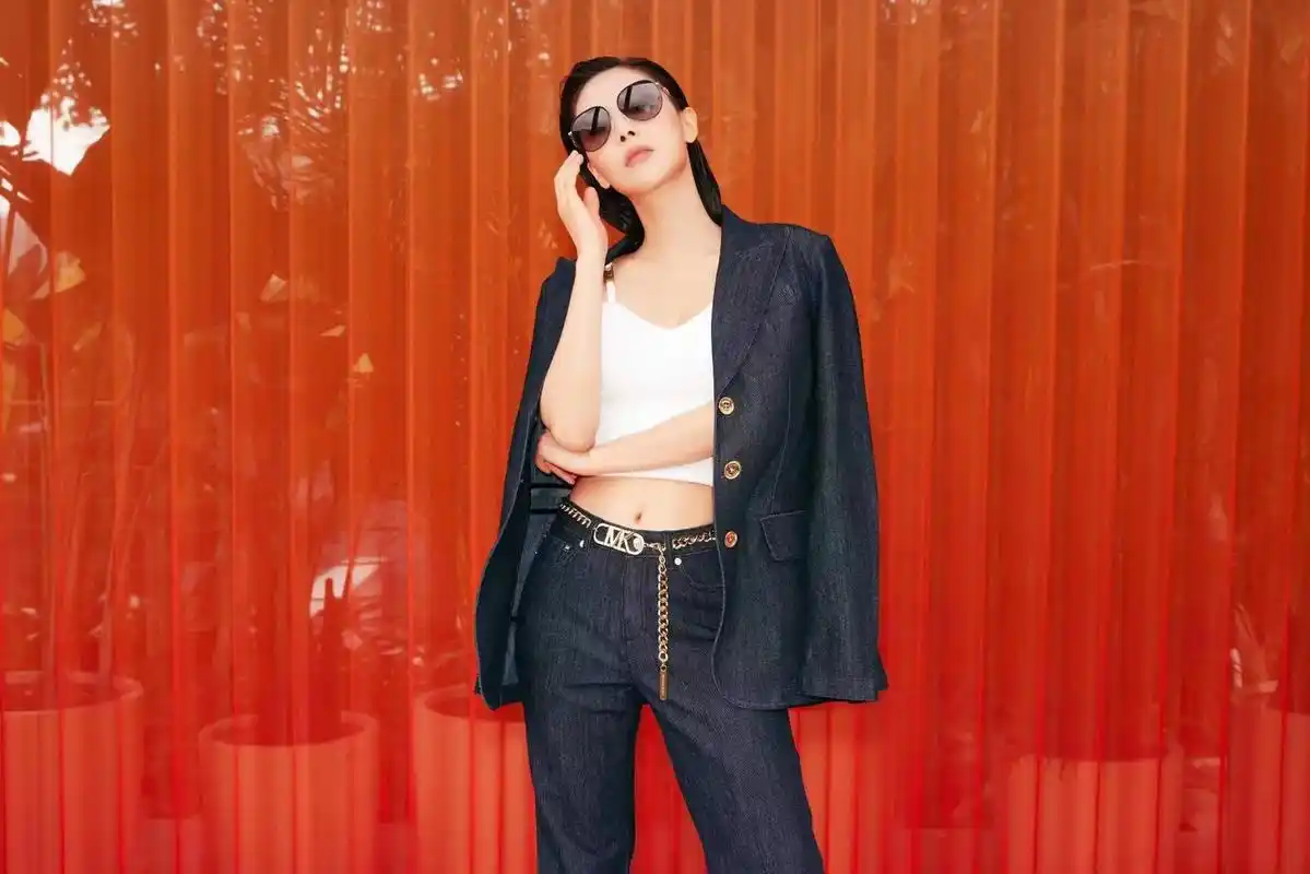 mk | 王霏霏.一身摩登,洋溢都市热情.品牌大中华区代言 - 抖音