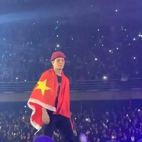 飙脏话,在伦敦演唱会大骂外媒,王嘉尔:爱国是我的底线