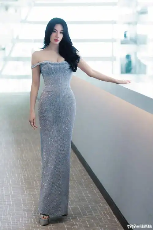 张雨绮的身材依旧是我的梦,礼服上身凹凸有致有腰线慕了啊