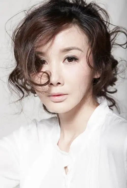 p>孙菲菲,1981年2月21日出生于陕西省西安市,中国内地女演员,毕业于