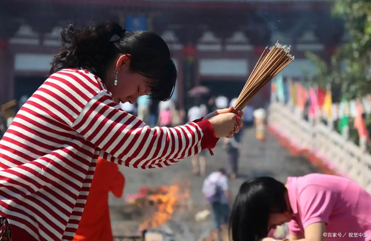 烧香拜佛,愿望实现