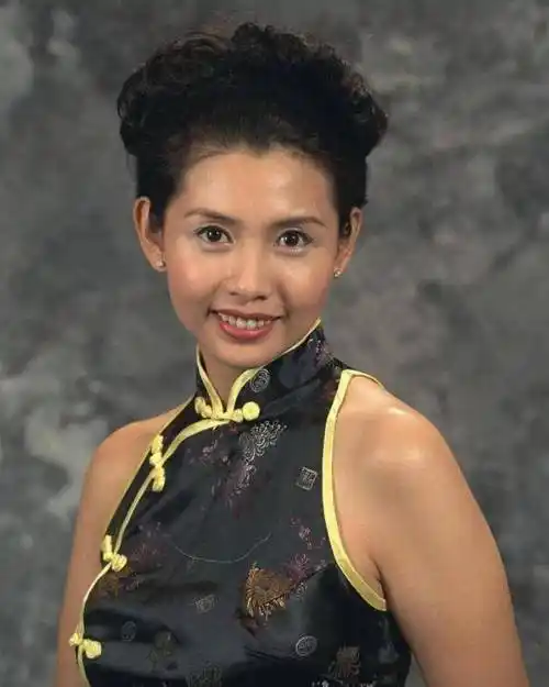 被嘲发面馒头最丑芷若的邱意浓和她的上位路