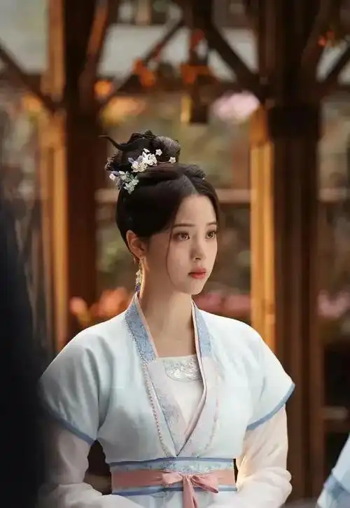 欧阳娜娜开始出演古装配上大气的长相美丽可爱