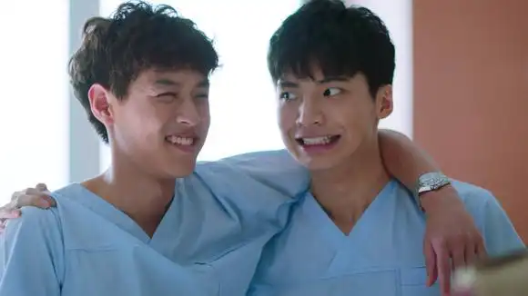 爱的警报器 :人家让想办法,俩小伙竟演起了哑剧,女孩瞬间怒了-影视综