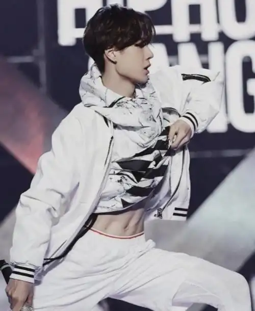 明星腹肌很撩人成毅让人想不到吴世勋很有型