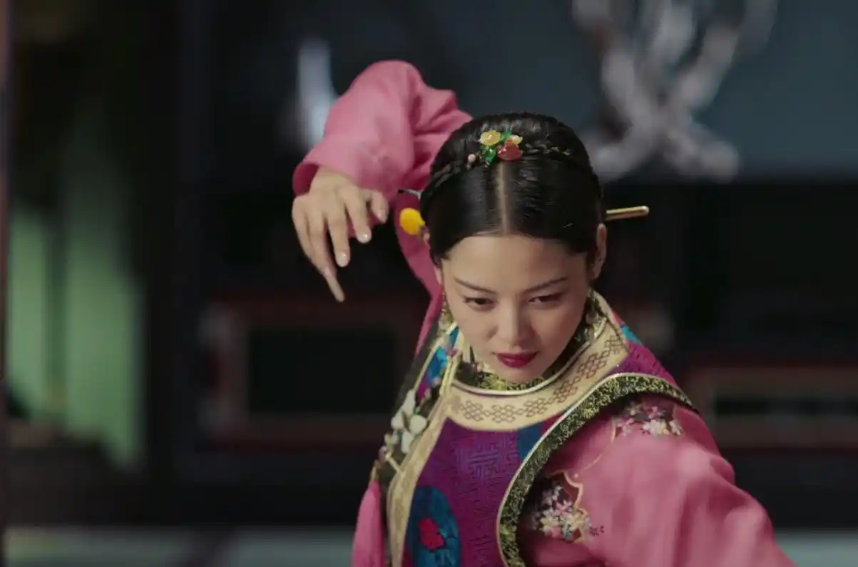 《如懿传》:嘉贵妃一心想着世子,却发现自己是个棋子