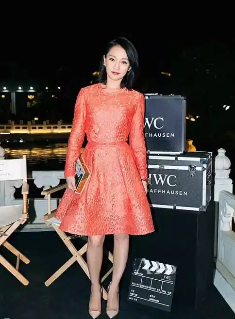 造型一凹显高又显瘦 娱乐圈也有很多女星 别看她们身高不到1米6 却