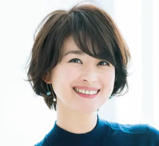 这8款"迷人短"发型,适合40-50岁的女人参考|脸型|圆脸|刘海|短发_网易