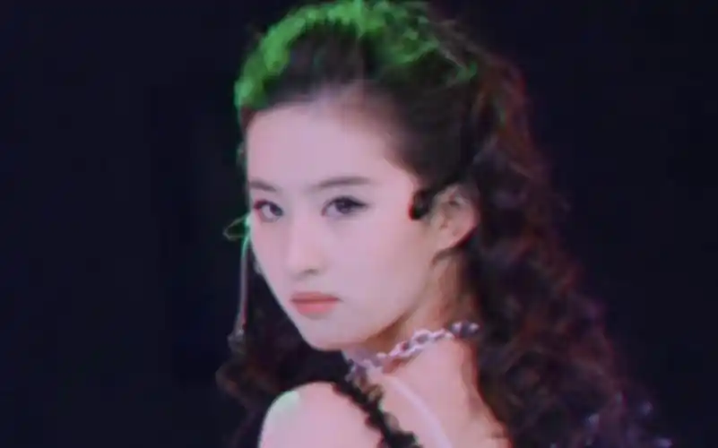 刘亦菲心悸唱跳舞台