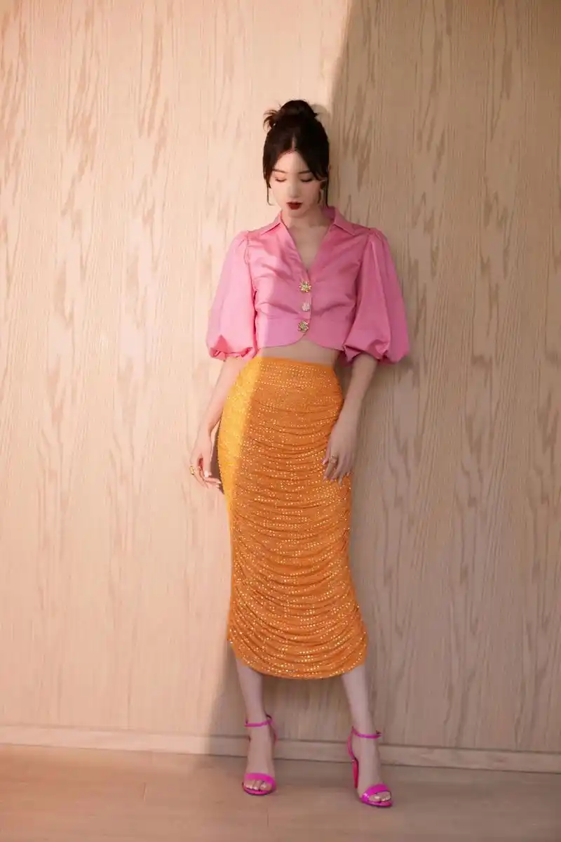 毛晓彤  一字高跟鞋  小蛮腰美腿