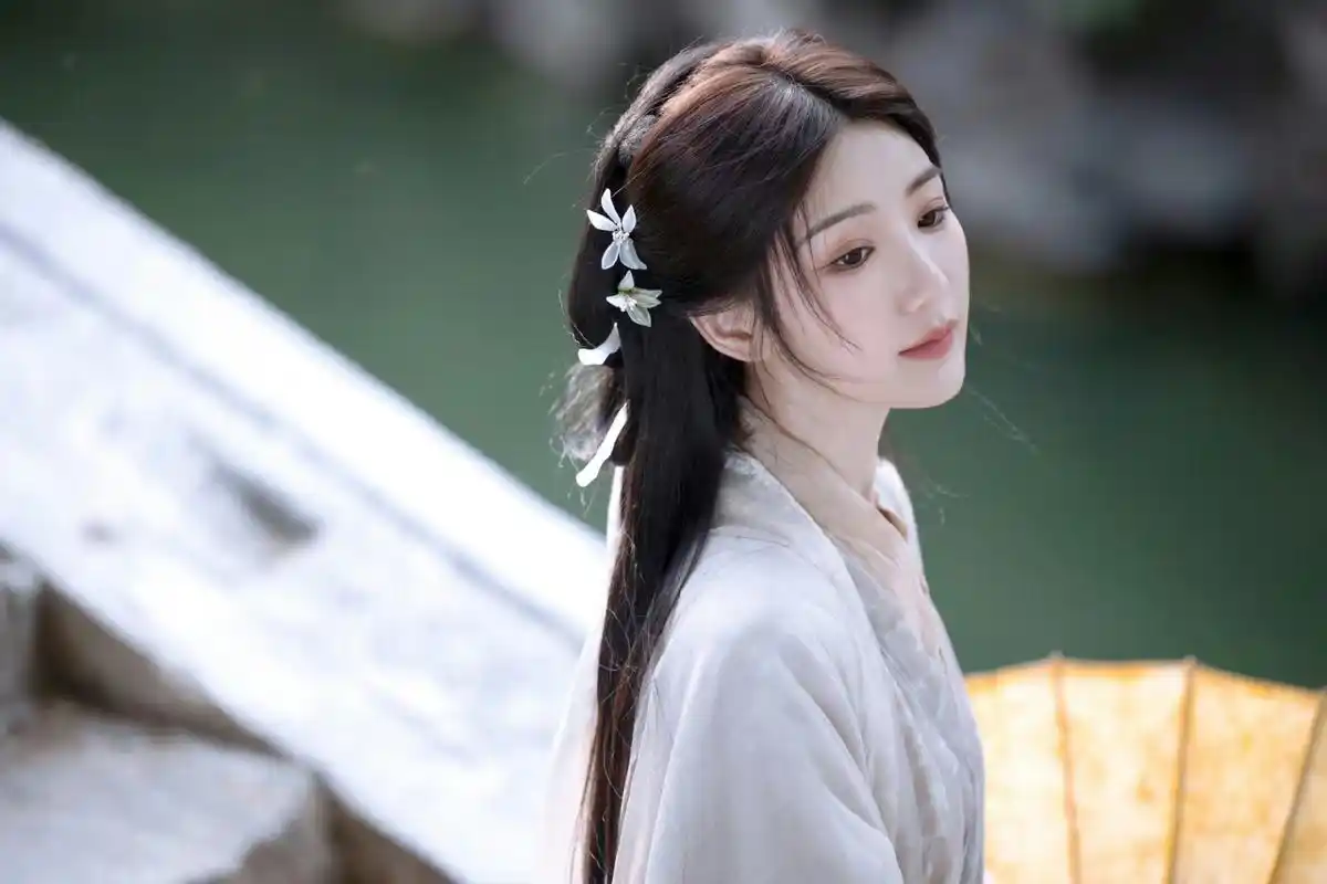 毛晓彤的古风造型,温柔典雅,落落大方,她真的很适合演古装剧耶!