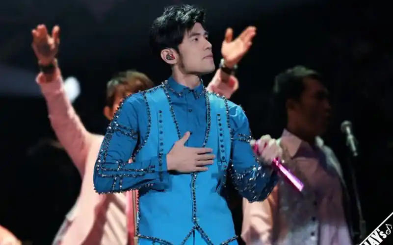 【罕见】周杰伦2013年魔天伦深圳站《反方向的钟》