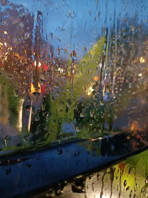 窗外的世界雨二